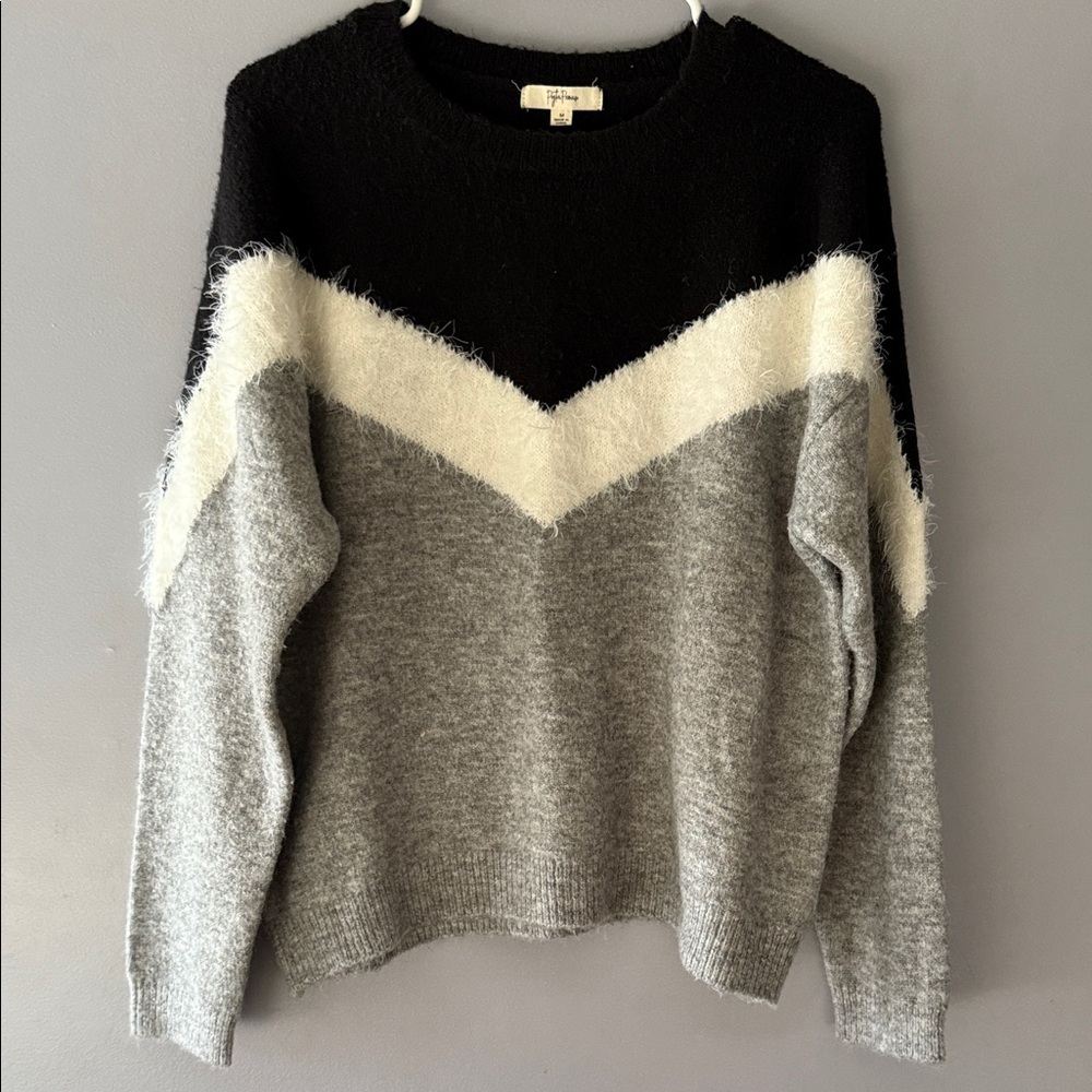 Peyton Primrose Stylish Chevron Knit Sweater in Black, Cream, and Gray M